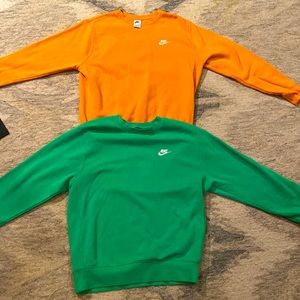 🧡2 Nike crew necks💚